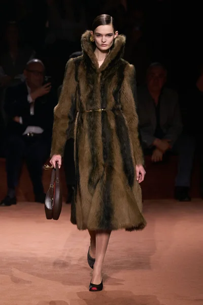 Look 1